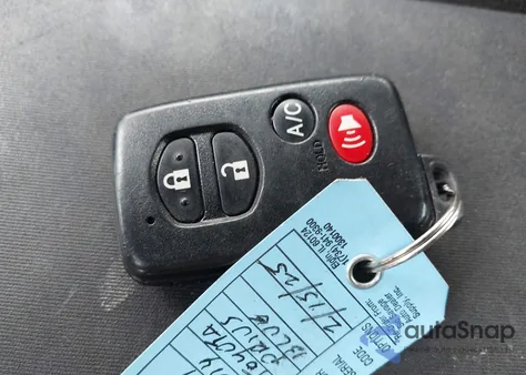 2014 Toyota Prius Plug-In z USA, uszkodzony, nr VIN JTDKN3DP4E3057116